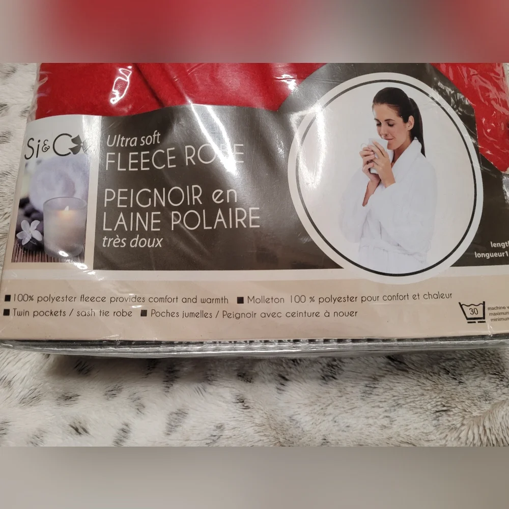 NWT Red Robe - Picture 2 of 8